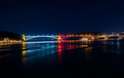 Iluminação noturna da Ponte Hercílio Luz incrível